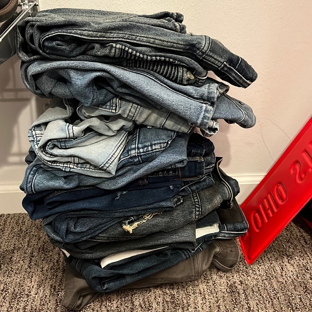 10 pairs of Pacsun jeans width 29. Comes with every pair